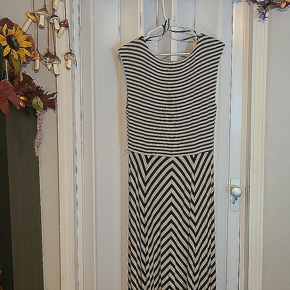 Calvin Klein Womens sz Large Maxi dress, Black and White striped, EUC. 2 for $20 - Picture 4 of 4